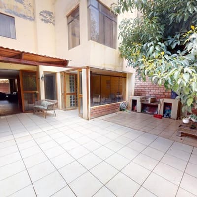 SE VENDE AMPLIA CASA EN TAHUAYCANI
