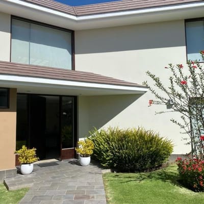 AMPLIA CASA EN ALQUILER CHALLAPAMPA