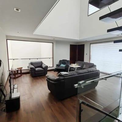 SE VENDE HERMOSA Y MODERNA CASA EN URB EXCLUSIVA DE CAYMA