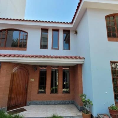 SE VENDE CASA EN URB PRIVA D YANAHUARA A  CUADRAS DE CLUB INTERNACIONAL