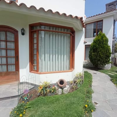 CASA EN VENTA EN ZONA RESIDENCIAL DE LA CAMPIA CAYMA