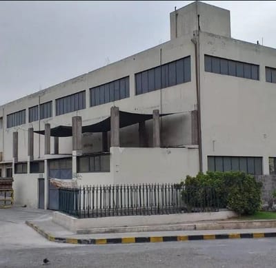 SE VENDE EDIFICIO COMO TERRENO EN AV LA MARINA