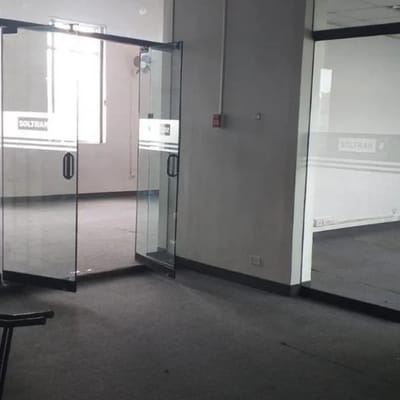 LOCAL COMERCIAL  m   HABIENTES   Estacionamientos AV PARRA