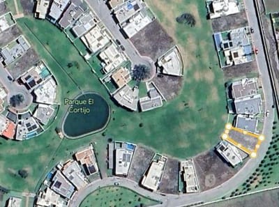 SE VENDE TERRENO EN URB EL CORTIJO DE CERRO COLORADO