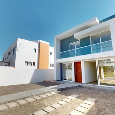 MODERNAS CASAS EN URB PRIVADA DE CAYMA