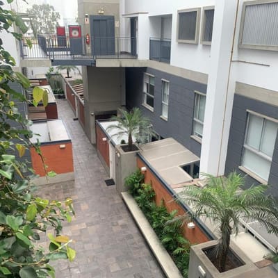 DUPLEX EN MODERNO CONDOMINIO ESTILO EUROPEO