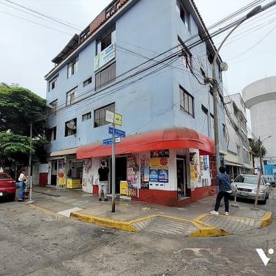 Se vende  locales comerciales ubicados en una zona de alto transito  m m