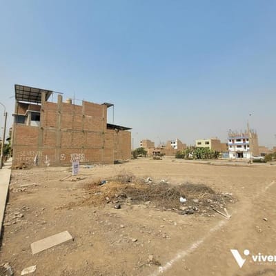 Venta de terreno de m parmetros  pisos Urb Santa Mara ta etapa