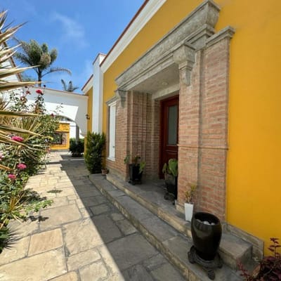 Se vende linda casa con piscina en San Isidro