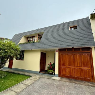 Se vende encantadora casa en condominio en San Isidro