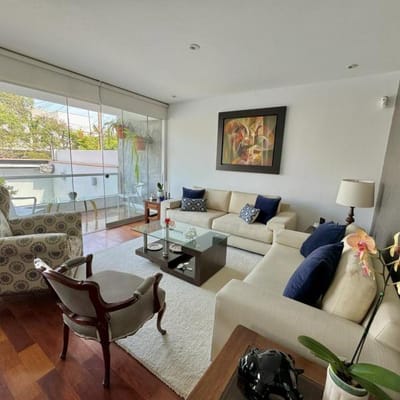 Se vende lindo departamento en San Isidro en primer piso con patio