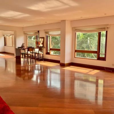 Venta de excelente flat con acabados de primera y reas comunes en San Isidro