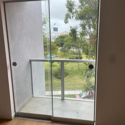 Se vende lindsimo departamento de estreno en San Miguel frente a parque