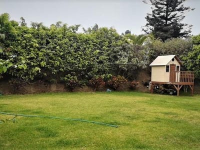 CASA UN SOLO PISO  DORMITORIOS  GRAN JARDIN