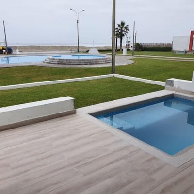 CASA DE PLAYAPRIMERA FILA PISCINA incluye  dptos mas