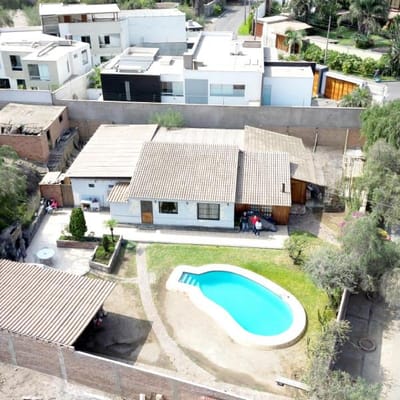 VENTA DE CASA COMO TERRENO CON PISCINA EN SOL DE LA MOLINA TERRENO DE M