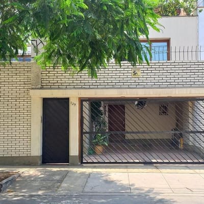 SE VENDE CASA  PISOS