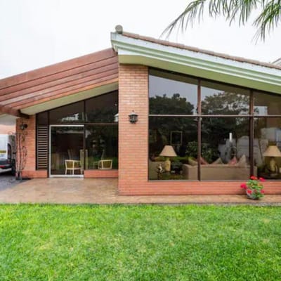 SE ALQUILA ALQUILA CASA CON PISCINA
