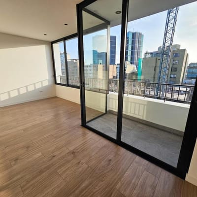 HERMOSO DEPARTAMENTO DE ESTRENO EN MIRAFLORES A CUADRAS DE LARCOMAR