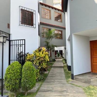 ACOGEDORA CASA CONDOMINIO SURCO CERCA A CHACARILLA