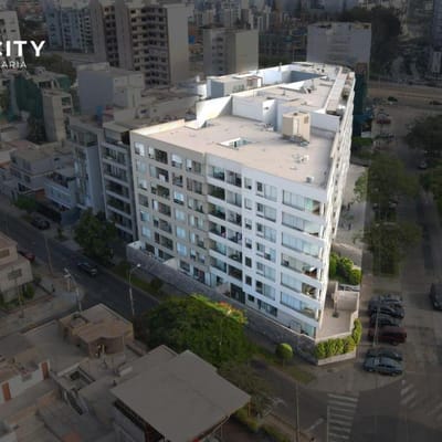 Venta Departamento a Pocos pasos de  de Julio  Barranco limite con Miraflores