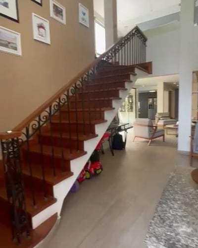 VENTA DE LINDA CASA CON ACABADOS A