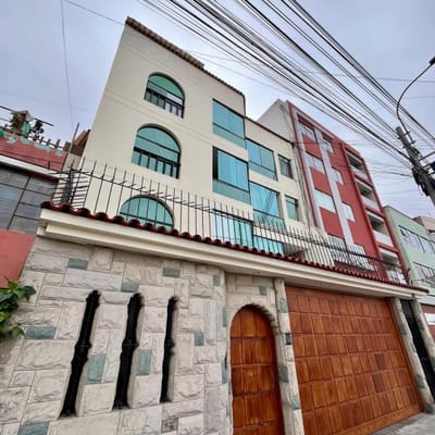 ALQUILO ESPACIOSA CASA  EN SAN MIGUEL A UNA CUADRA DEL BOULEVARD DE MAGDALENA