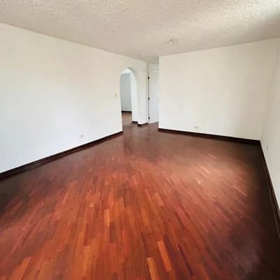 VENTA DE AMPLIO DEPARTAMENTO EN SANTIAGO DE SURCO