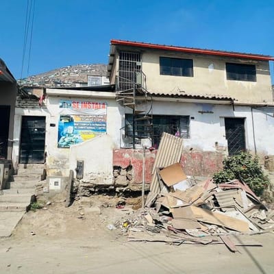 VENTA DE CASA COMO TERRENO M  VILLA MARIA DEL TRIUNFO