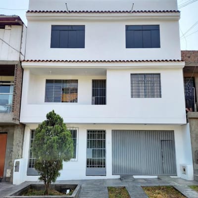 OCASIN VENDO CASA EN MARISCAL CCERES