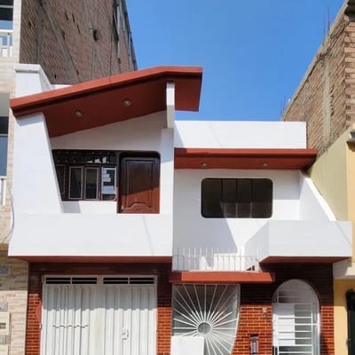 CASA EN VENTA  PISOS ACABADOS UBICADA A  MINUTOS ESTACIN BAYOVAR SJL