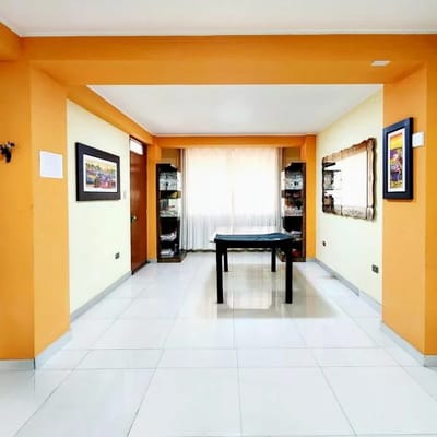 VENDO CASA DE  PISOS TOTALMENTE ACABA JCM SJL SPER PRECIO