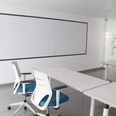 En venta Edificio de  pisos  azotea y departamento de  m en la Molina