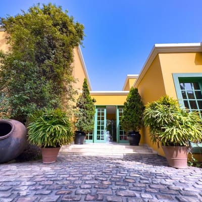 En Venta Mansin frente al campo de Golf de la Planicie