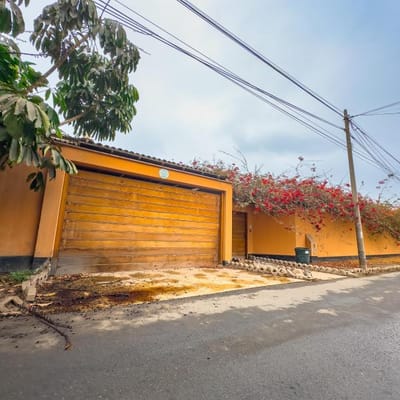 En Venta Casa para remodelar de  m en el Sol de La Molina