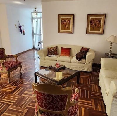 VENDO AMPLIO DEPARTAMENTO EN er PISO EN TAMBO DE MONTERRICO SURCO