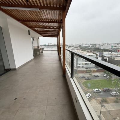 VENDO LUJOSO PENTHOUSE CON JACUZZI DE ESTRENO  SURCO