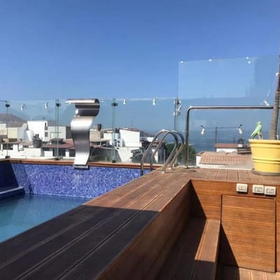 Vendo Casa a Media cuadra del Malecn  Limite con Barranco