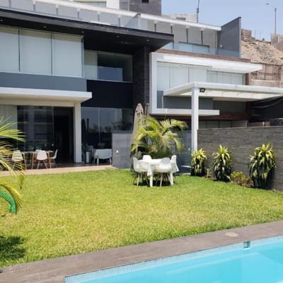MODERNA CASA EN CASUARINAS SUR  SURCO