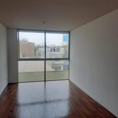 VENTA DE MODERNO DEPARTAMENTO  Y COCHERA EN BREA LIMITE CON PUEBLO LIBRE