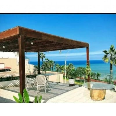 VENDO EXCELENTE CASA DE  PISOS EN SAN ISIDRO VISTA AL MAR