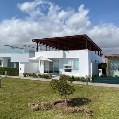 VENDO CASA EN EXCLUSIVA URB LOS FLAMENCOS I  MEJA