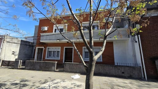 VENTA CASA DE ALTOS 2 DORMITORIOS Y AZOTEA DE USO EXCLUSIVO EN LA BLANQUEADA