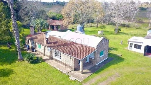Chacra en venta con casa, galpón y barbacoa en gran terreno