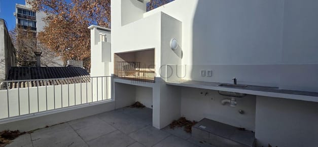 VENTA APARTAMENTO 3 DORMITORIOS Y PARRILLERO CON RENTA CORDON SUR