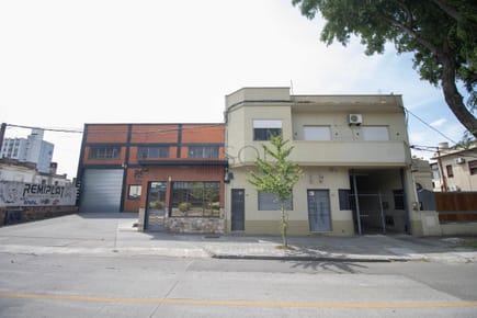 Venta local industrial con parking en Sayago
