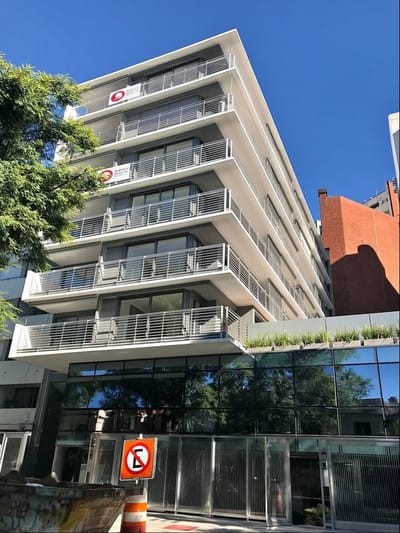 Apartamento en alquiler y venta de 1 dormitorio en Punta Carretas.  Garaje. Con renta.
