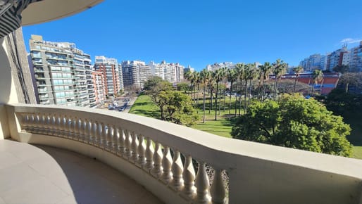Apartamento a la venta de 3 dormitorios. Vistas a Villa Biarritz.
