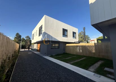 Casa en Barra de Carrasco de 3 Dormitorios 2 Baños. A estrenar en Housing de 4 casas. Bajo Ley de Vivienda Promovida.