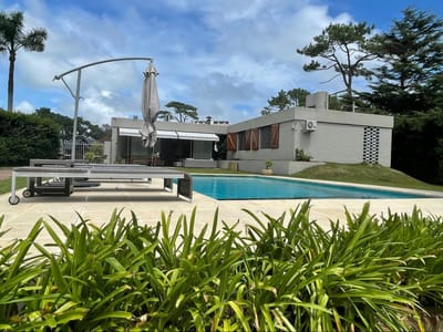 Playa Mansa. 6 dormitorios. Piscina. Divina y Exclusiva.
